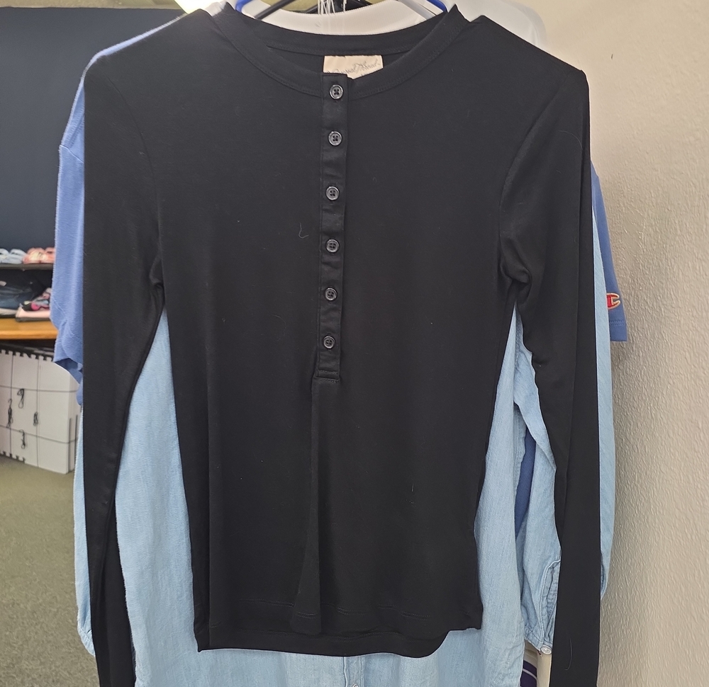 Universal Thread Black Ribbed Crewneck Top